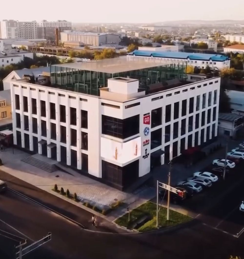 Здание Invictus Go Taraz на ул. Ниеткалиева, 1, вид с воздуха